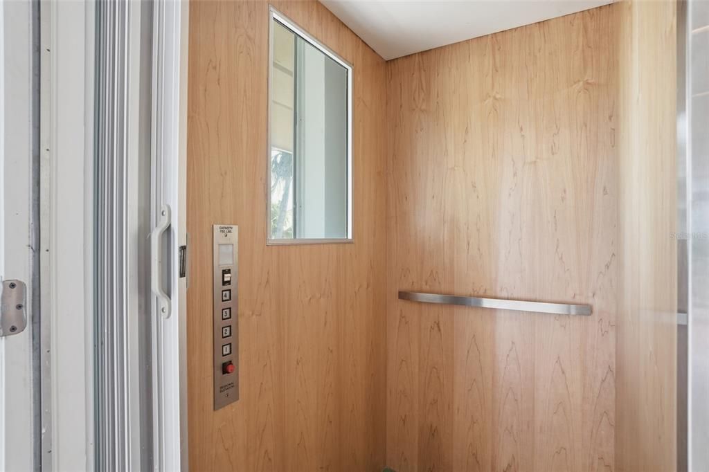 En Venta: $4,400,000 (4 camas, 3 baños, 3630 Pies cuadrados)