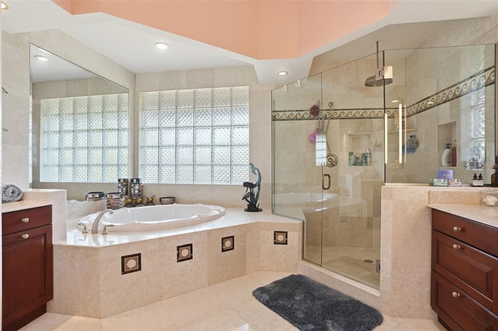 En Venta: $4,400,000 (4 camas, 3 baños, 3630 Pies cuadrados)