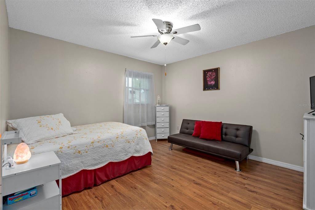 For Sale: $124,900 (2 beds, 2 baths, 1135 Square Feet)
