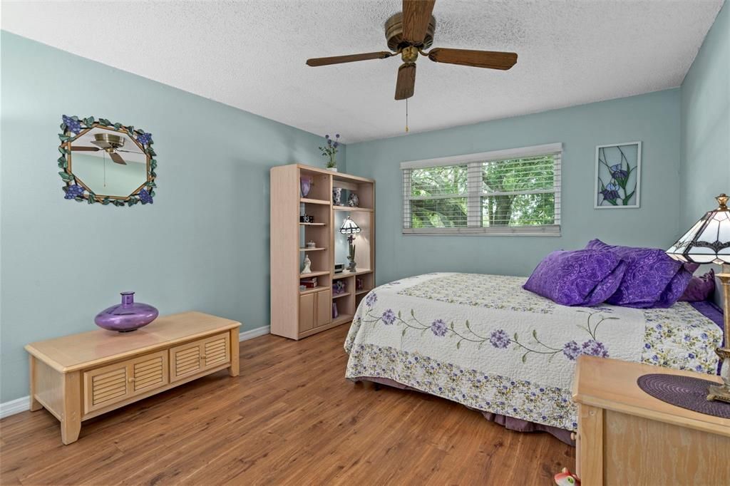 For Sale: $124,900 (2 beds, 2 baths, 1135 Square Feet)