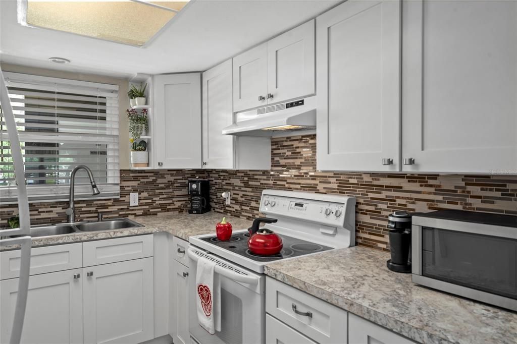 For Sale: $124,900 (2 beds, 2 baths, 1135 Square Feet)