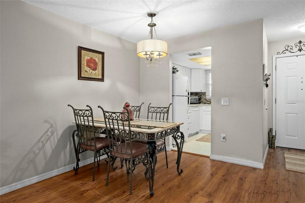 For Sale: $124,900 (2 beds, 2 baths, 1135 Square Feet)