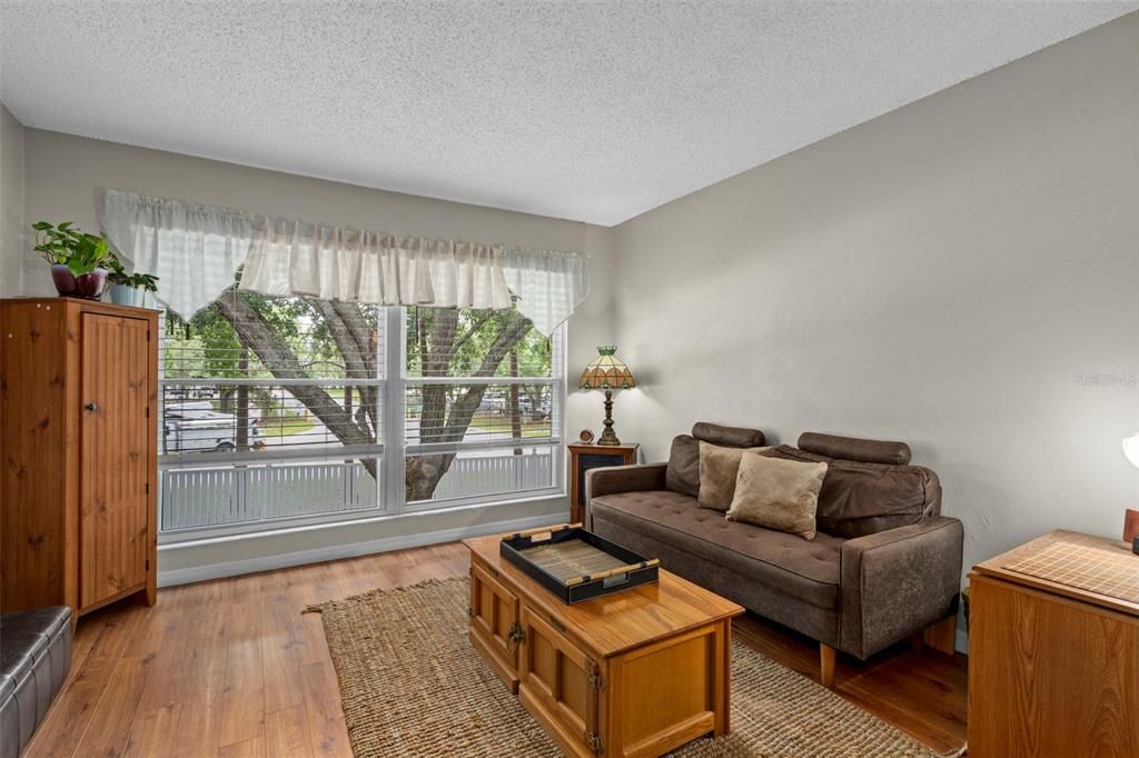 For Sale: $124,900 (2 beds, 2 baths, 1135 Square Feet)
