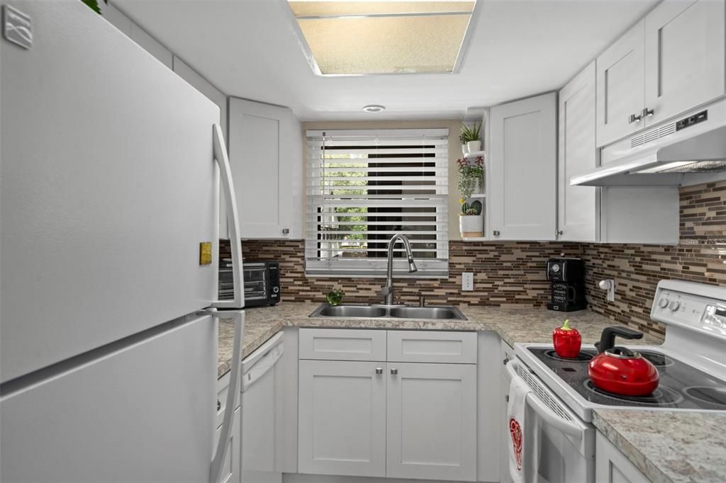 For Sale: $124,900 (2 beds, 2 baths, 1135 Square Feet)