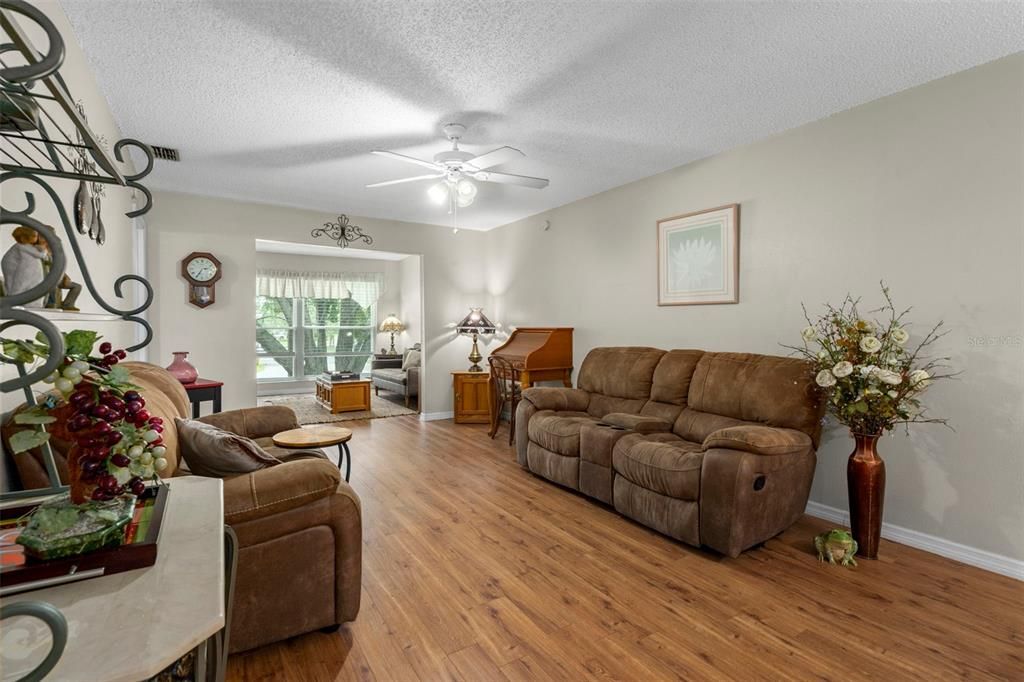 For Sale: $124,900 (2 beds, 2 baths, 1135 Square Feet)