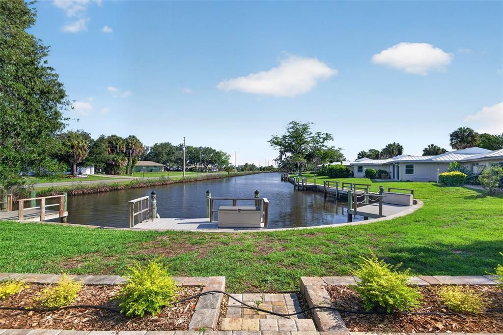 For Sale: $175,000 (2 beds, 2 baths, 1584 Square Feet)
