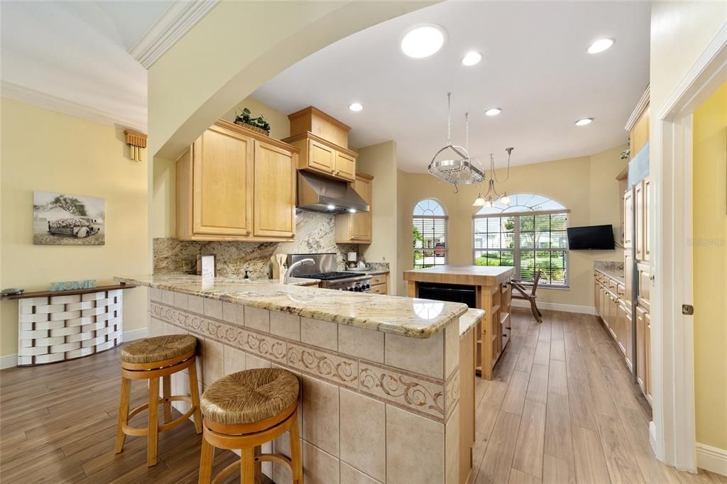 For Sale: $725,000 (3 beds, 2 baths, 2551 Square Feet)