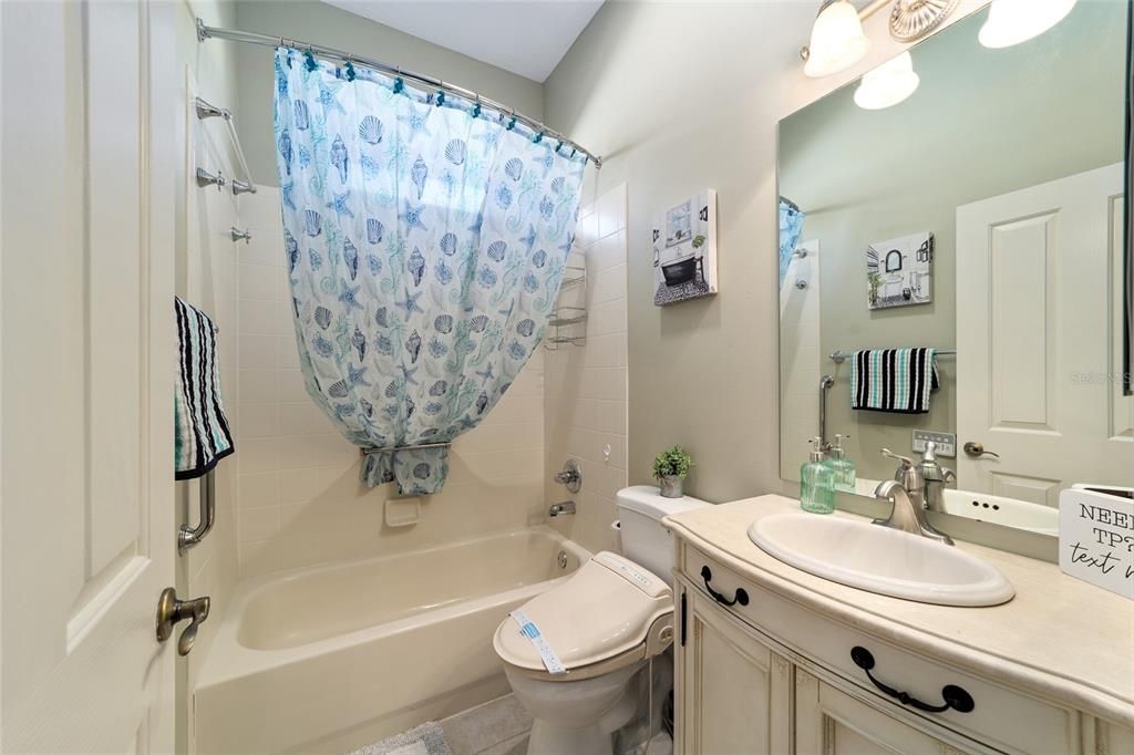 For Sale: $725,000 (3 beds, 2 baths, 2551 Square Feet)