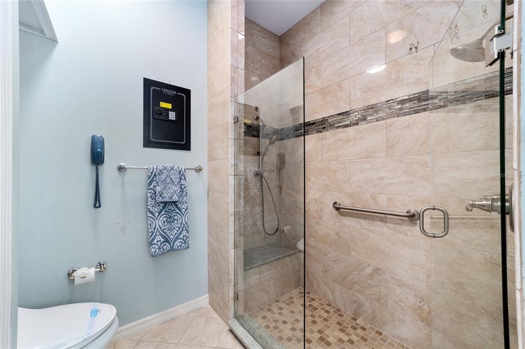 For Sale: $725,000 (3 beds, 2 baths, 2551 Square Feet)