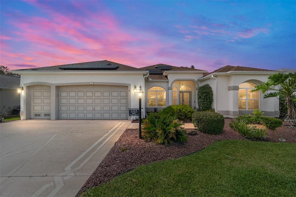 For Sale: $725,000 (3 beds, 2 baths, 2551 Square Feet)