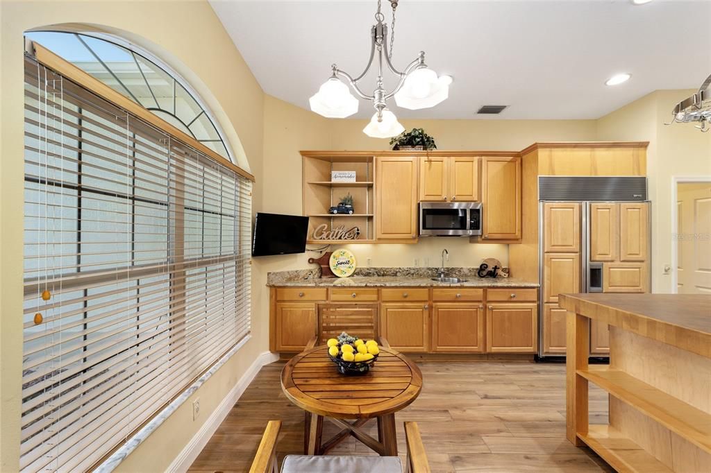 For Sale: $725,000 (3 beds, 2 baths, 2551 Square Feet)
