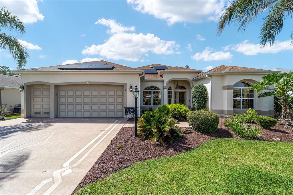 For Sale: $725,000 (3 beds, 2 baths, 2551 Square Feet)