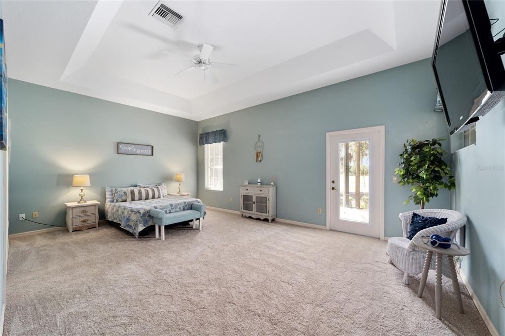 For Sale: $725,000 (3 beds, 2 baths, 2551 Square Feet)