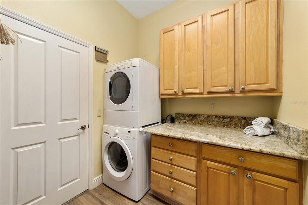 For Sale: $725,000 (3 beds, 2 baths, 2551 Square Feet)