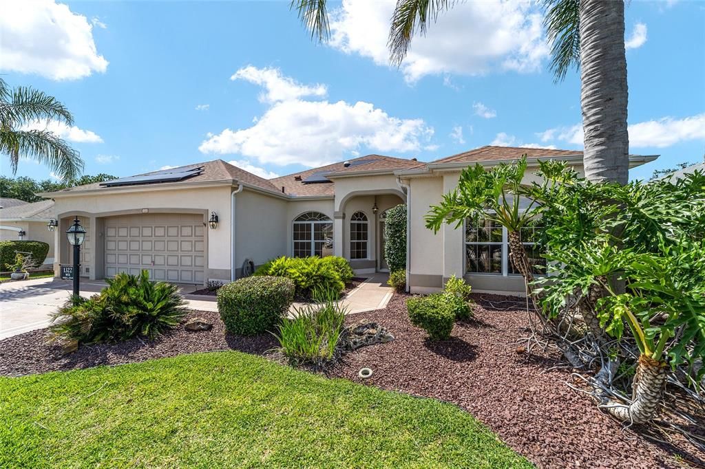 For Sale: $725,000 (3 beds, 2 baths, 2551 Square Feet)