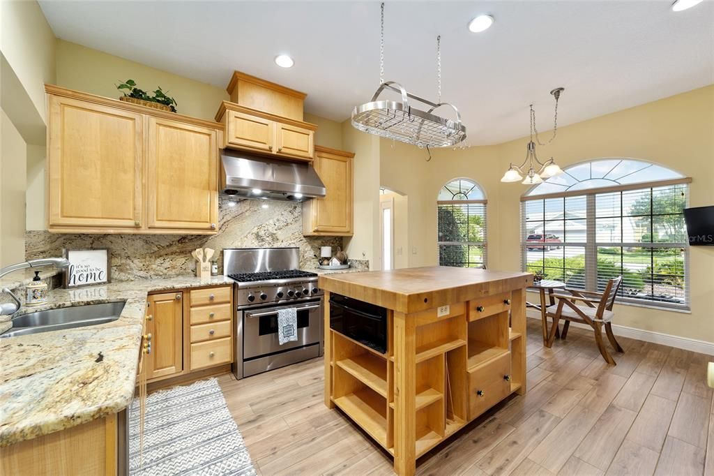 For Sale: $725,000 (3 beds, 2 baths, 2551 Square Feet)