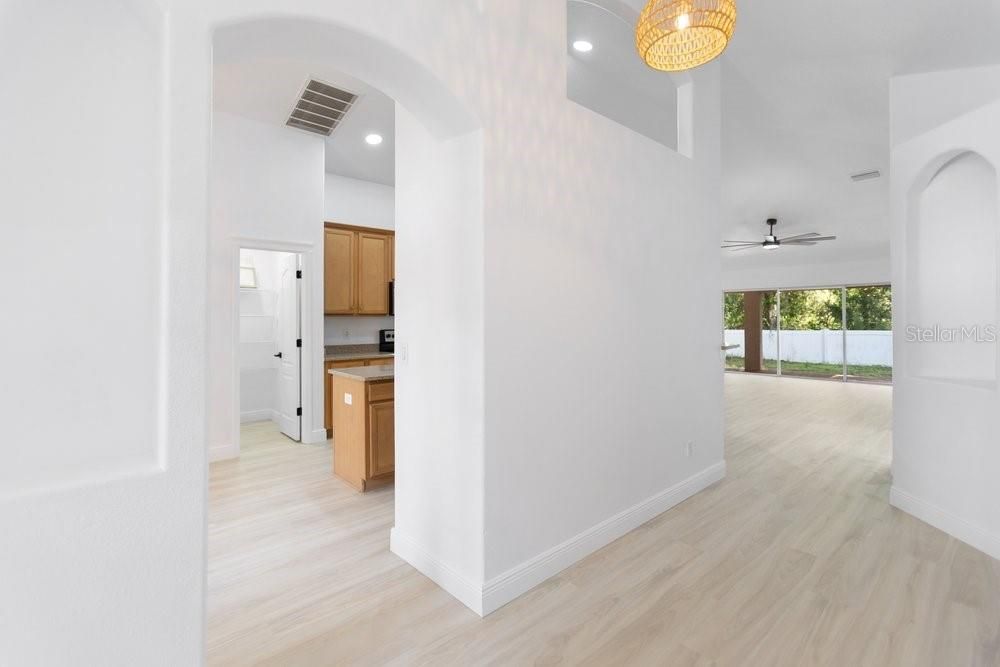 На продажу: $365,000 (4 спален, 2 ванн, 2184 Квадратных фут)