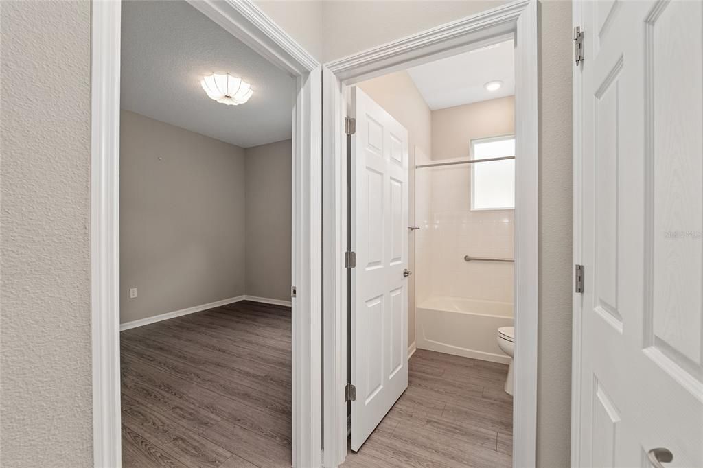 На продажу: $299,900 (2 спален, 2 ванн, 1469 Квадратных фут)