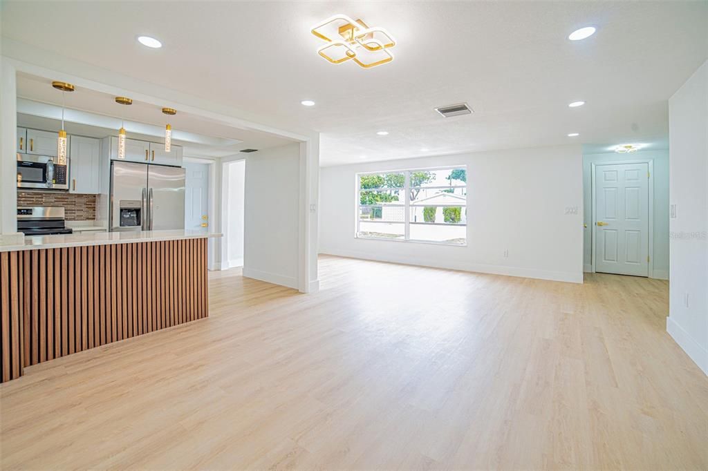 For Sale: $269,900 (3 beds, 2 baths, 1246 Square Feet)