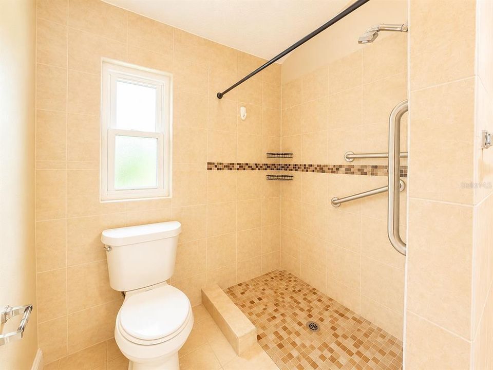 For Rent: $2,200 (3 beds, 2 baths, 1614 Square Feet)