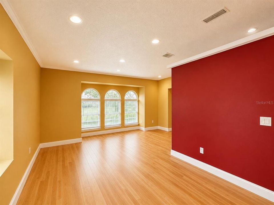 For Rent: $2,200 (3 beds, 2 baths, 1614 Square Feet)