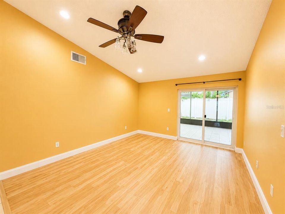 For Rent: $2,200 (3 beds, 2 baths, 1614 Square Feet)