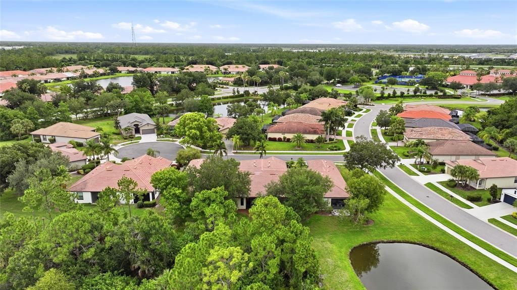 For Sale: $245,000 (2 beds, 2 baths, 1426 Square Feet)