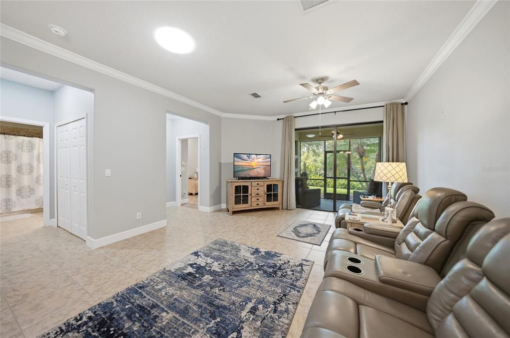 For Sale: $245,000 (2 beds, 2 baths, 1426 Square Feet)