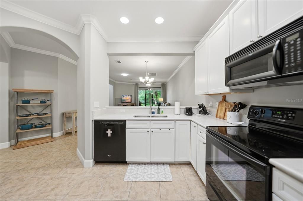For Sale: $245,000 (2 beds, 2 baths, 1426 Square Feet)