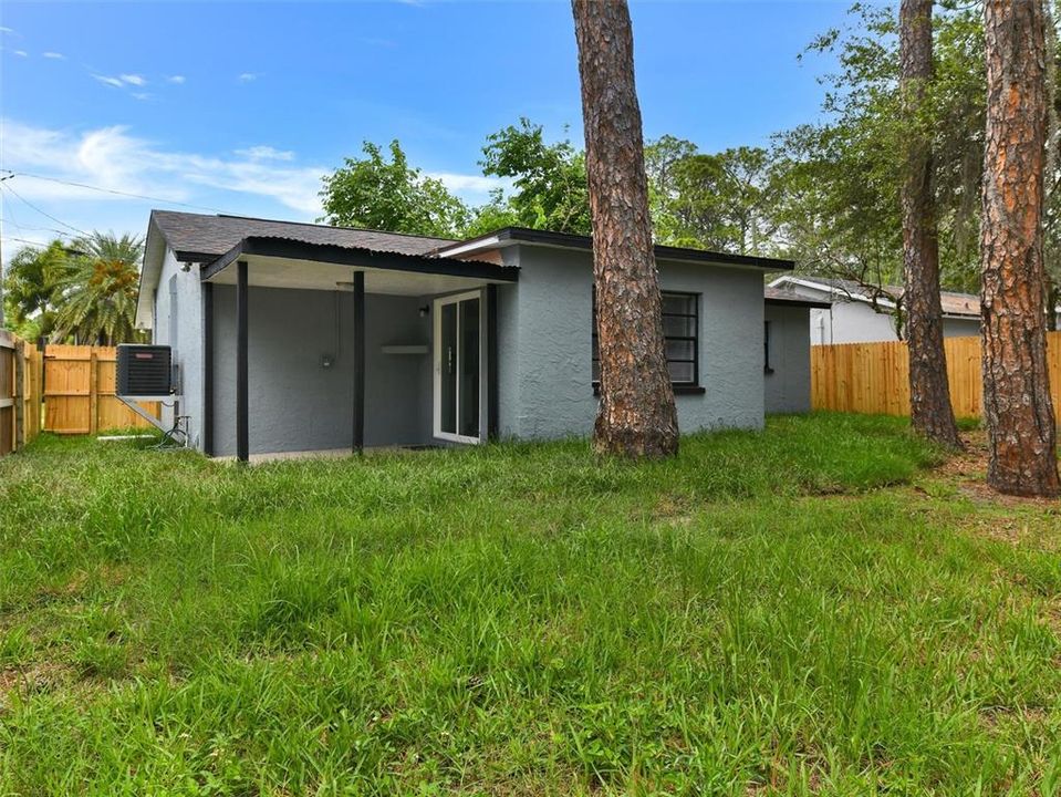 На продажу: $194,900 (2 спален, 1 ванн, 868 Квадратных фут)