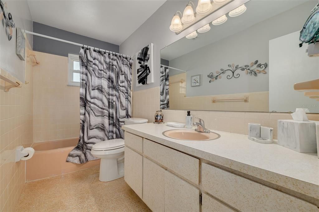 For Sale: $425,000 (3 beds, 2 baths, 1266 Square Feet)