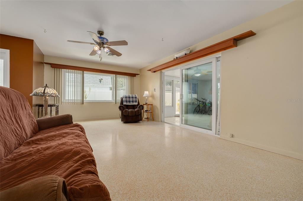 For Sale: $425,000 (3 beds, 2 baths, 1266 Square Feet)