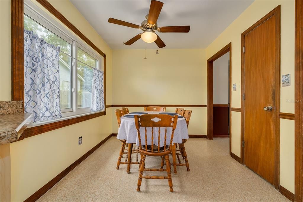 For Sale: $425,000 (3 beds, 2 baths, 1266 Square Feet)