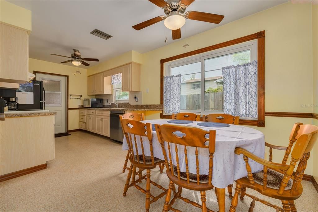 For Sale: $425,000 (3 beds, 2 baths, 1266 Square Feet)