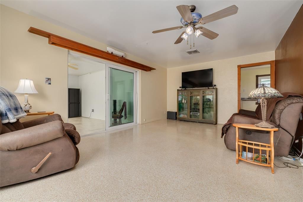 For Sale: $425,000 (3 beds, 2 baths, 1266 Square Feet)