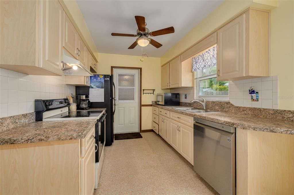 For Sale: $425,000 (3 beds, 2 baths, 1266 Square Feet)