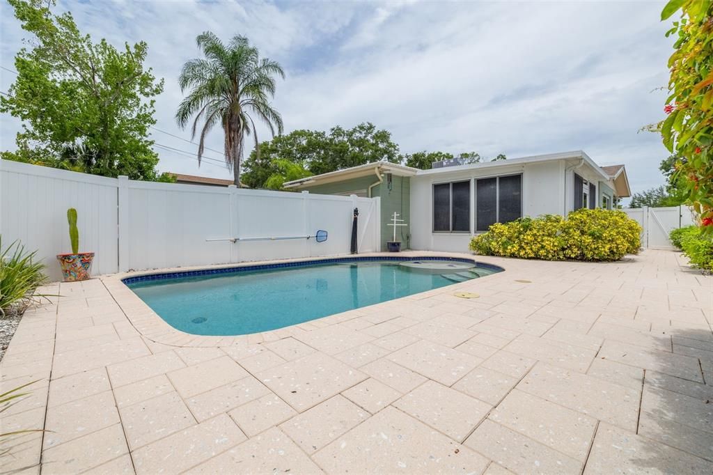 For Sale: $425,000 (3 beds, 2 baths, 1266 Square Feet)