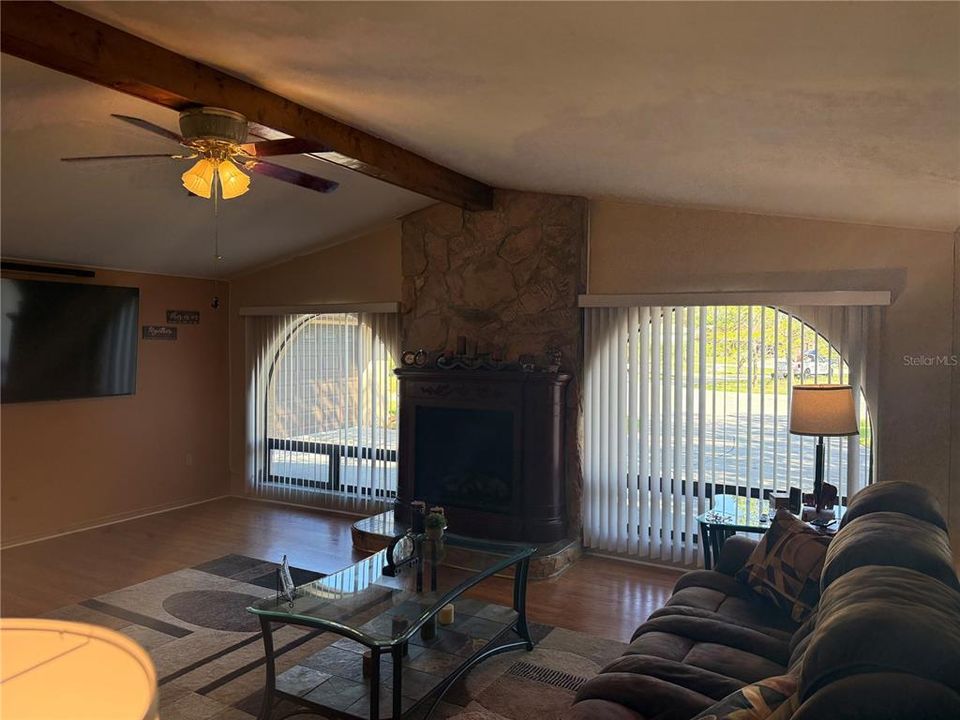 En Venta: $450,000 (3 camas, 2 baños, 1844 Pies cuadrados)