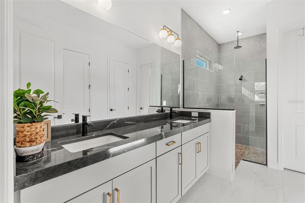 En Venta: $575,000 (4 camas, 3 baños, 2995 Pies cuadrados)