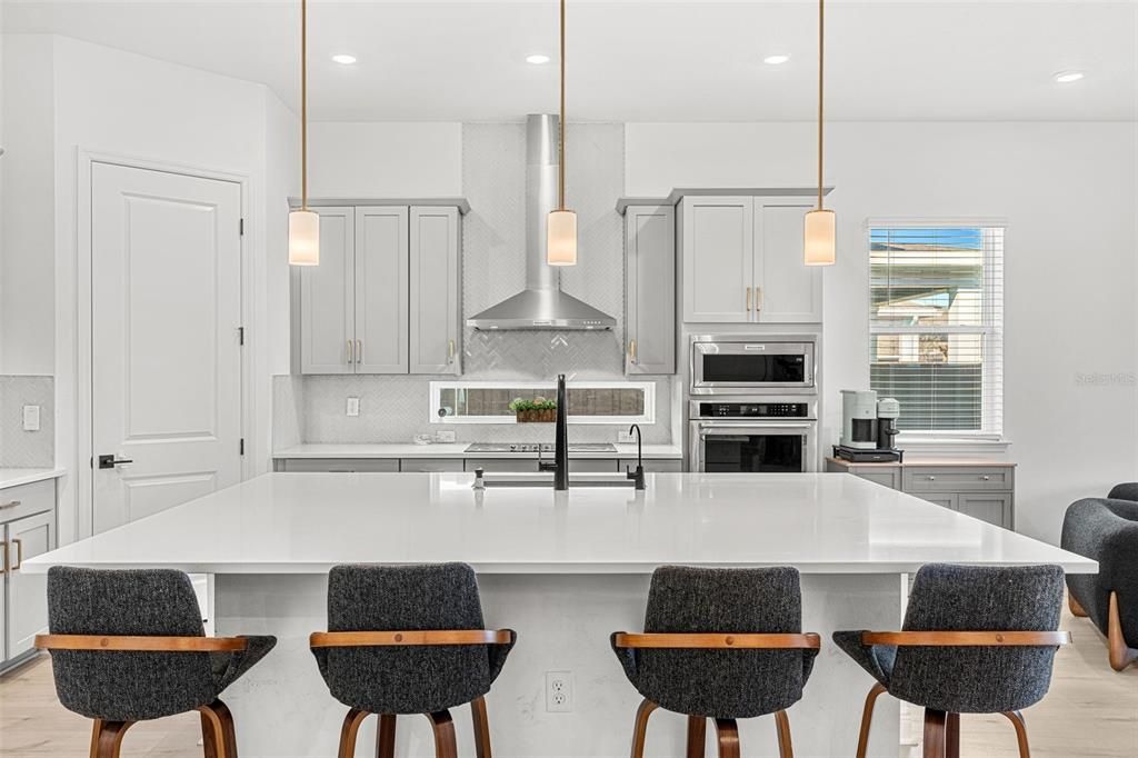 En Venta: $575,000 (4 camas, 3 baños, 2995 Pies cuadrados)