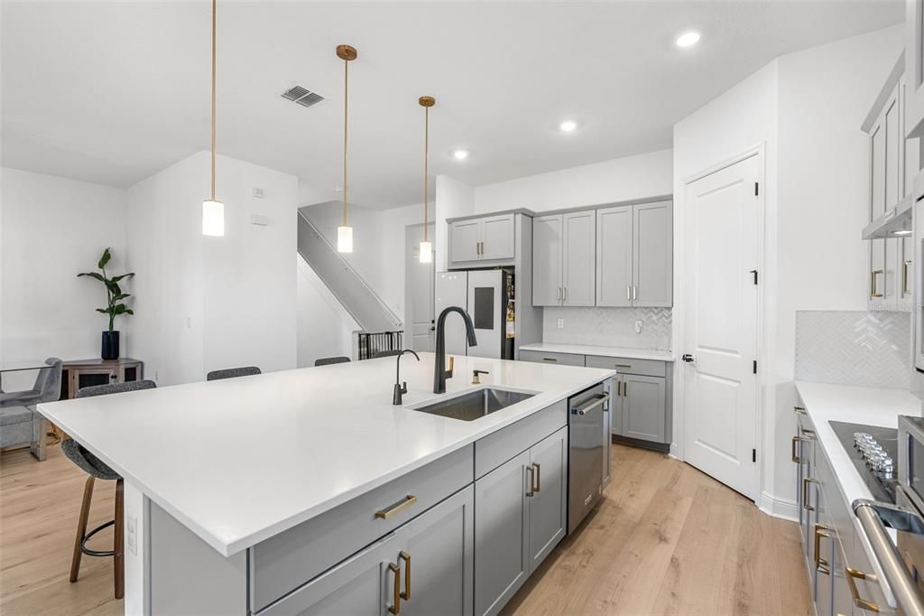 En Venta: $575,000 (4 camas, 3 baños, 2995 Pies cuadrados)