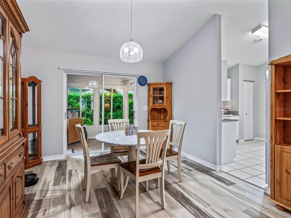 На продажу: $279,000 (2 спален, 2 ванн, 1446 Квадратных фут)