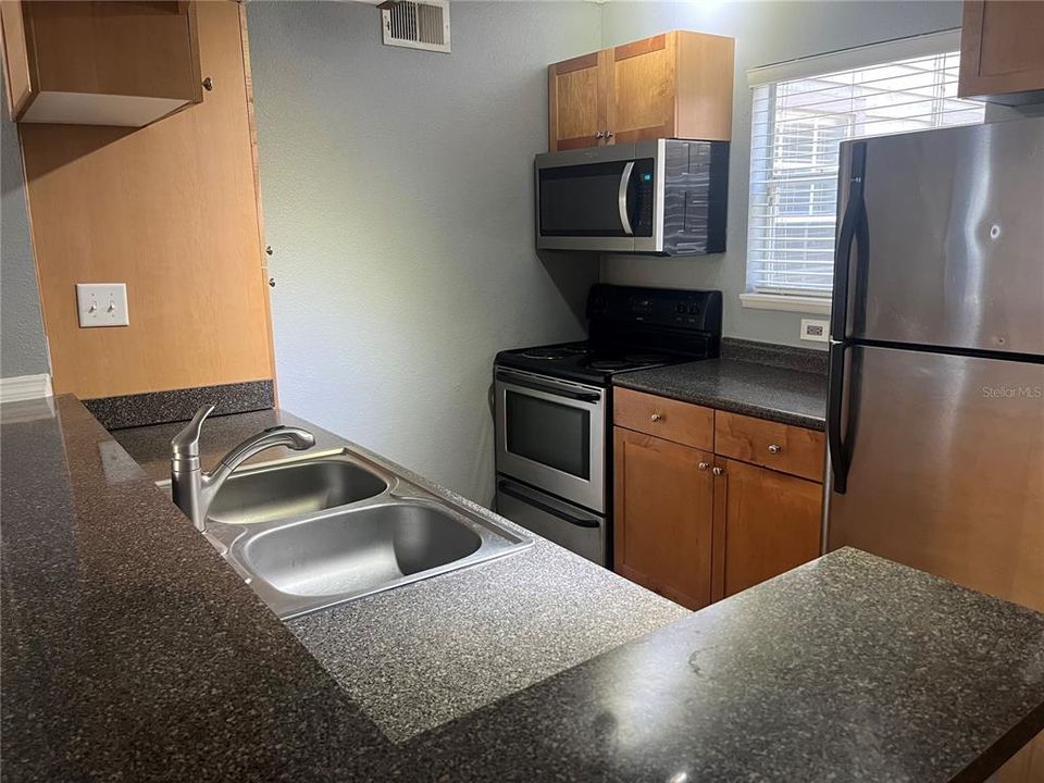 For Rent: $1,700 (2 beds, 2 baths, 946 Square Feet)