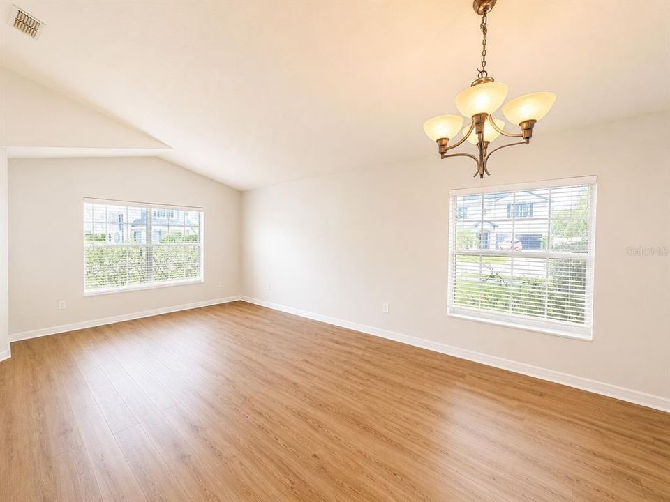 En Renta: $2,500 (4 camas, 2 baños, 1836 Pies cuadrados)