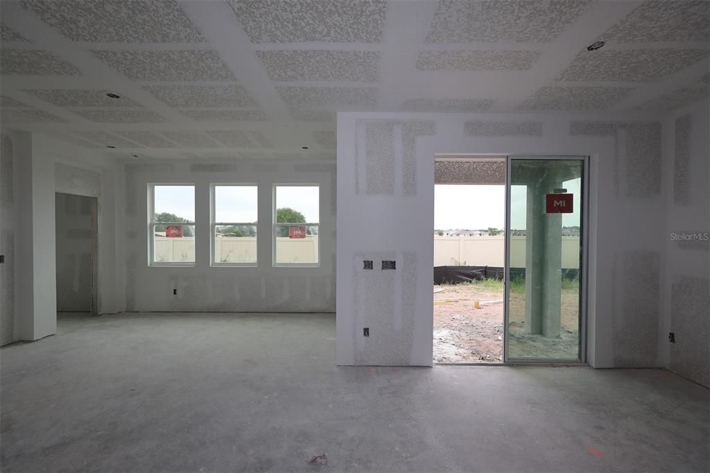 Activo con contrato: $499,990 (4 camas, 4 baños, 2621 Pies cuadrados)