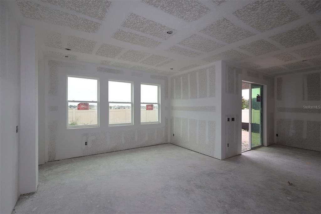 Activo con contrato: $499,990 (4 camas, 4 baños, 2621 Pies cuadrados)