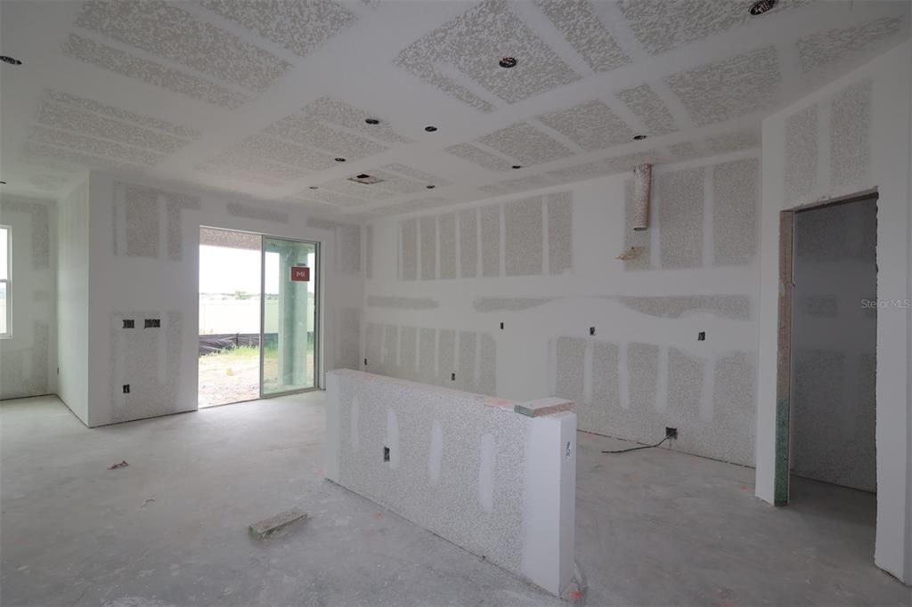 Activo con contrato: $499,990 (4 camas, 4 baños, 2621 Pies cuadrados)