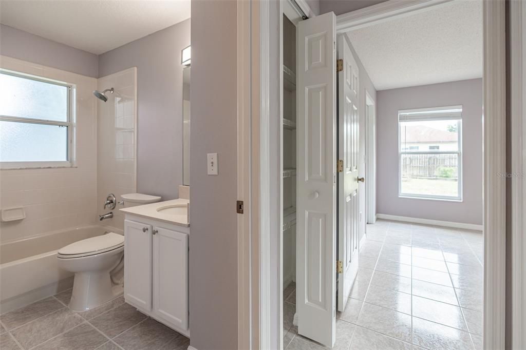 For Sale: $385,000 (3 beds, 2 baths, 1097 Square Feet)