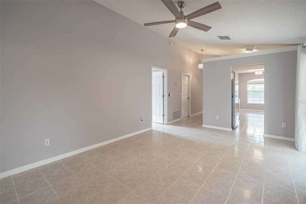 For Sale: $385,000 (3 beds, 2 baths, 1097 Square Feet)