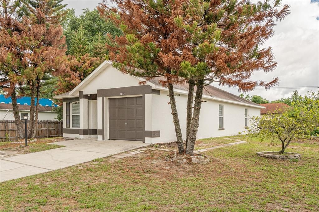 For Sale: $385,000 (3 beds, 2 baths, 1097 Square Feet)